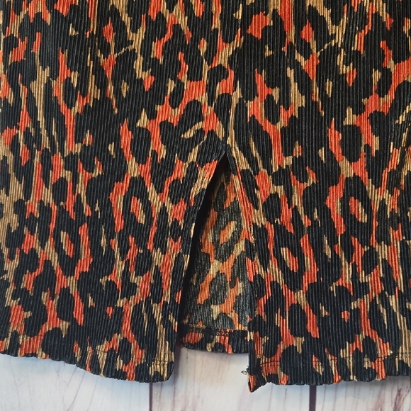 Ashley Stewart Animal Print Pencil Skirt - Black and Orange Size 14/16 - Picture 5 of 8